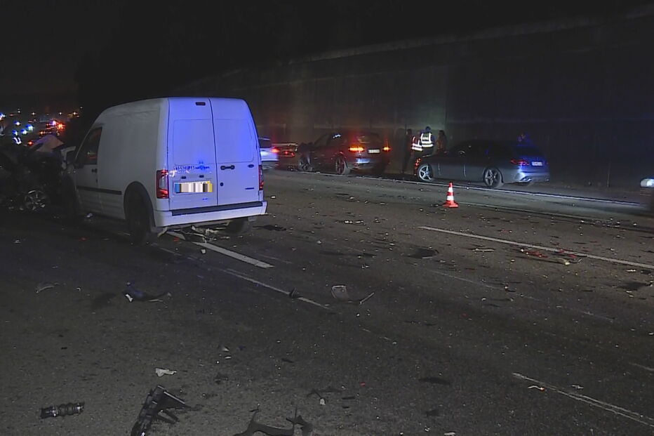 Carro circula em contramão na A1 e provoca dois acidentes