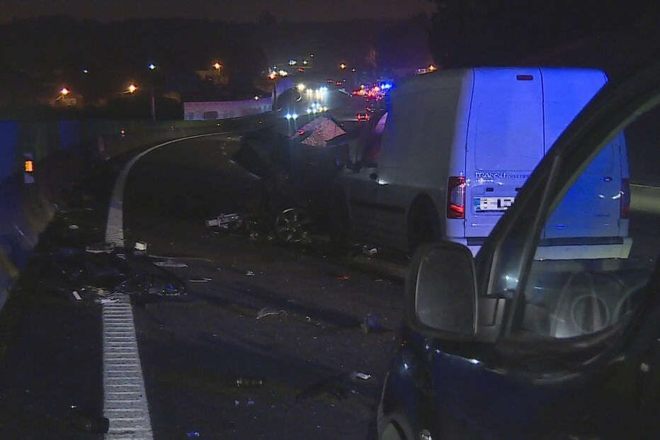 Carro circula em contramão na A1 e provoca dois acidentes