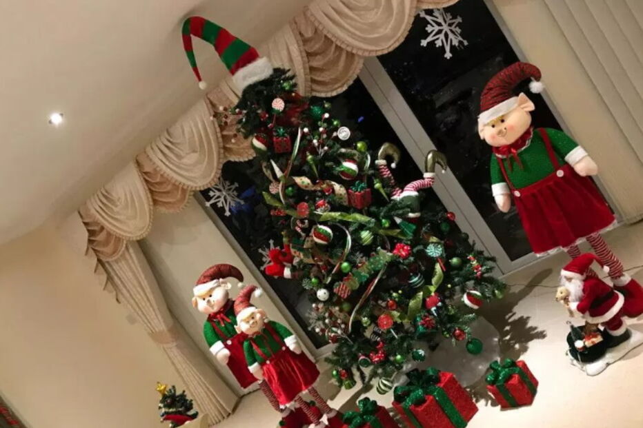 Mãe obcecada com o Natal gasta milhares em decorações