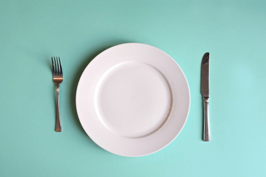 Homem diz não comer nada e afirma receber os nutrientes 