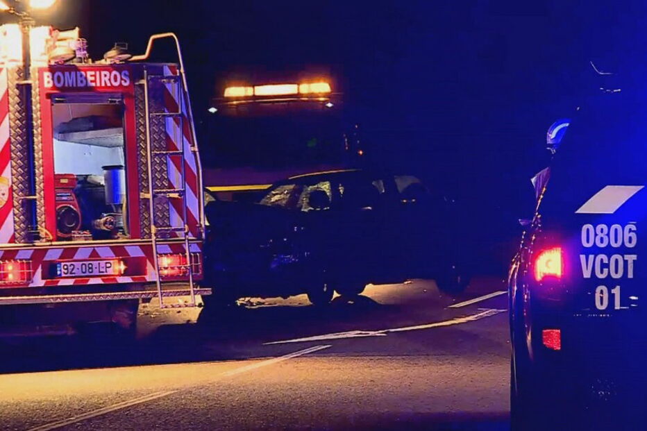 Casal de idosos ferido com gravidade em colisão entre dois carros no Algarve