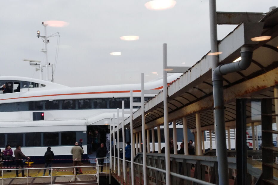 Passageiros invadem barco no Seixal e levam ao corte da circulação marítima