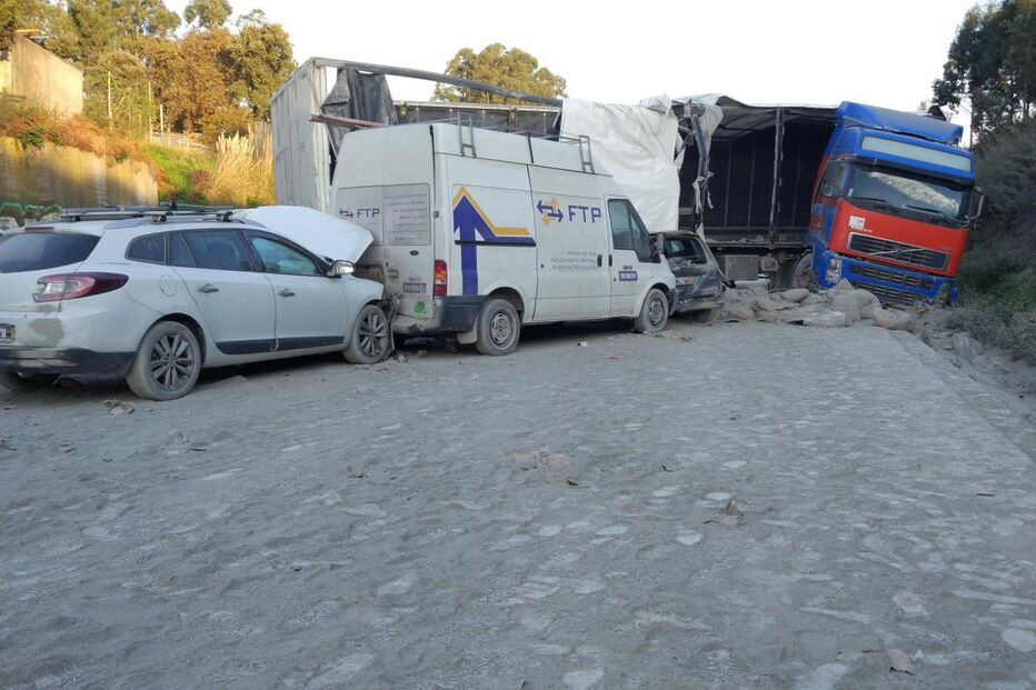 Acidente na A29 faz quatro feridos