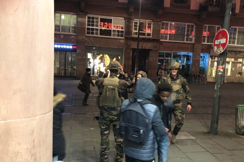 Tiroteio em mercado de Natal faz um morto e seis feridos no centro de Estrasburgo 