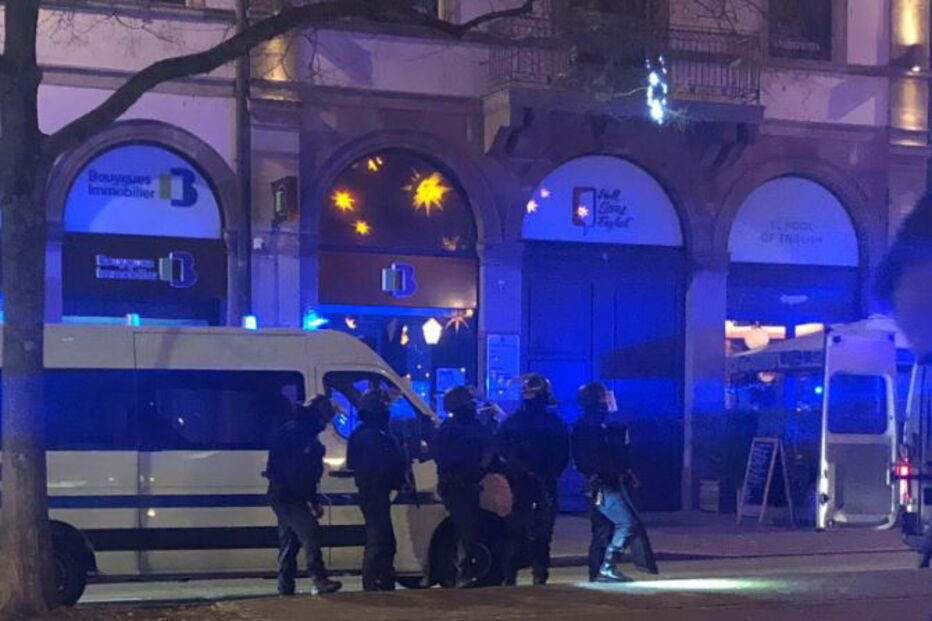 Tiroteio em mercado de Natal no centro de Estrasburgo 