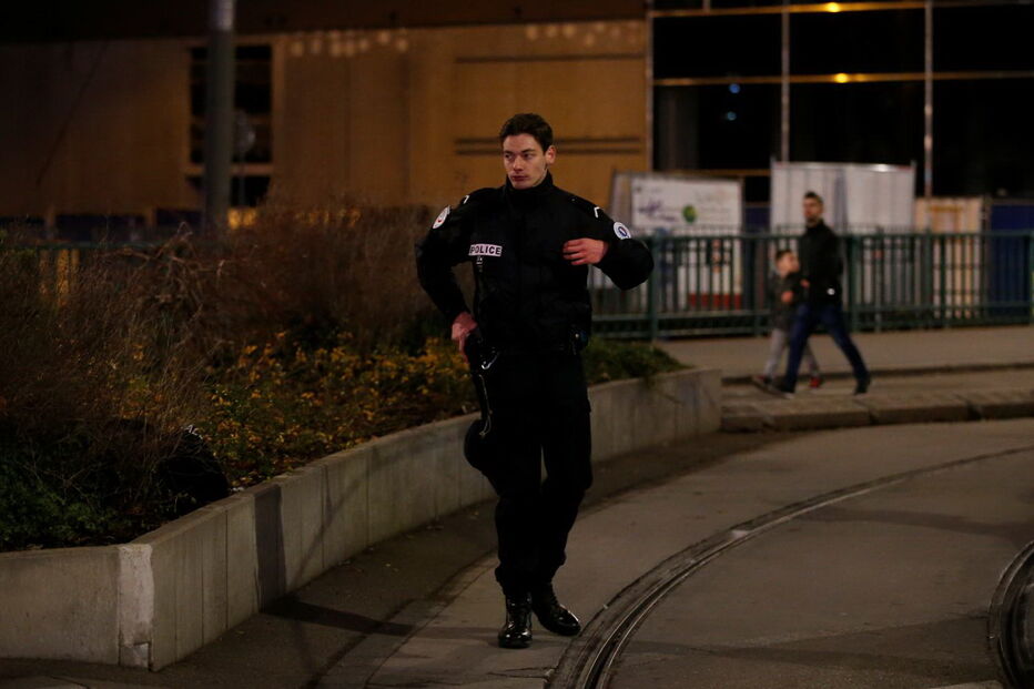 Tiroteio em mercado de Natal faz um morto e seis feridos no centro de Estrasburgo 