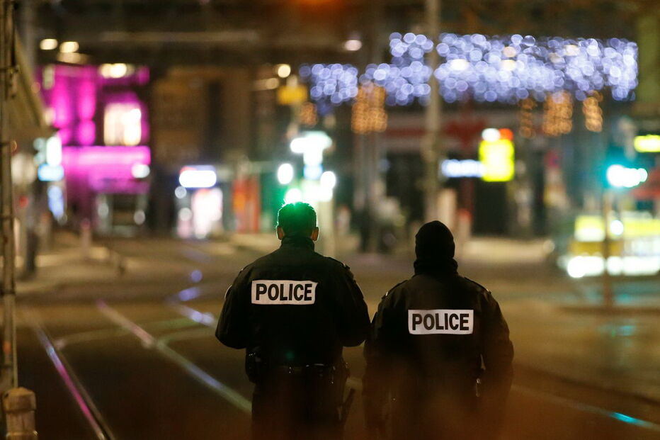 Tiroteio em mercado de Natal no centro de Estrasburgo 