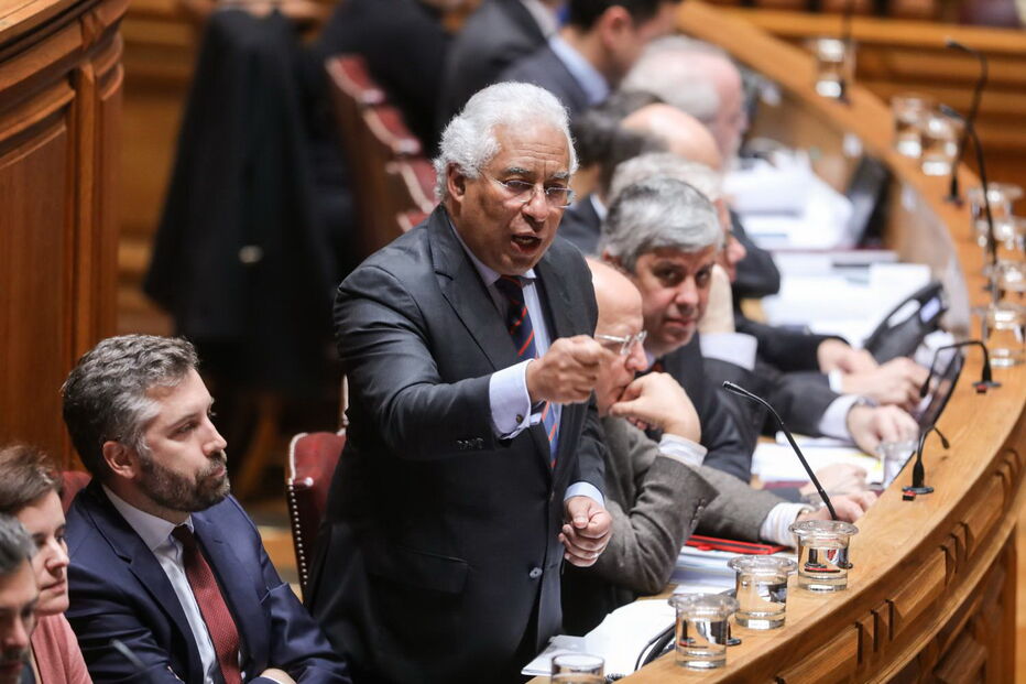 Tensão social marca último debate quinzenal do ano