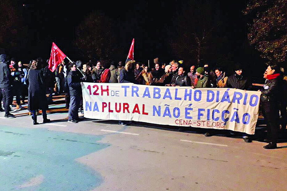 Trabalhadores da Plural em protesto contra condições de trabalho precárias na produtora 