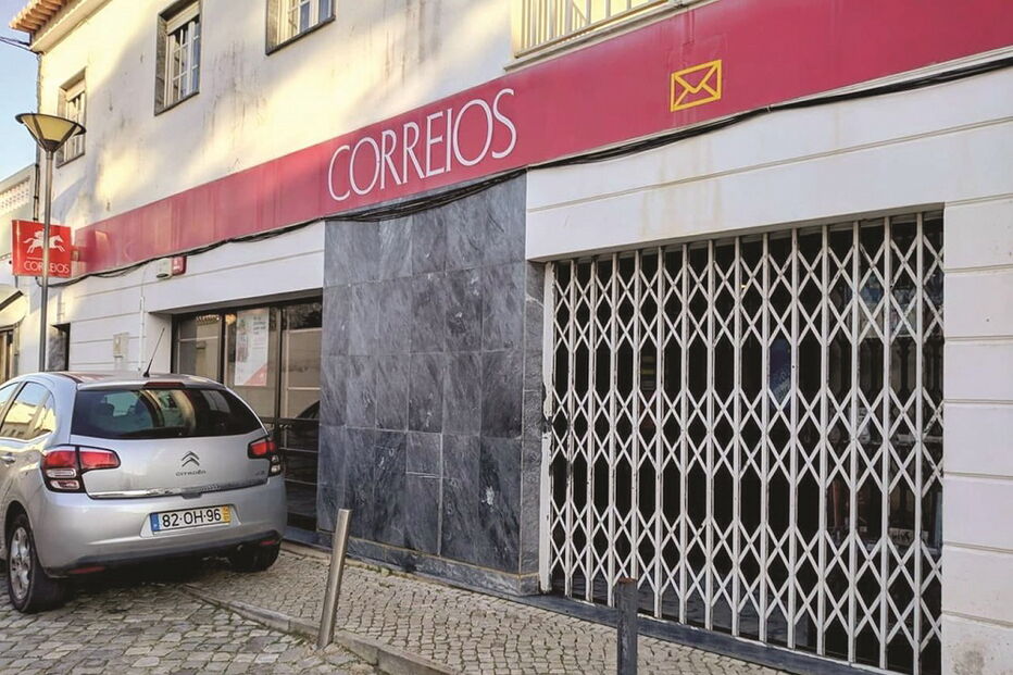 Estação serve população de Espiche, Almádena, Montinhos, Bela Vista e parte do Burgau, além da vila da Luz    