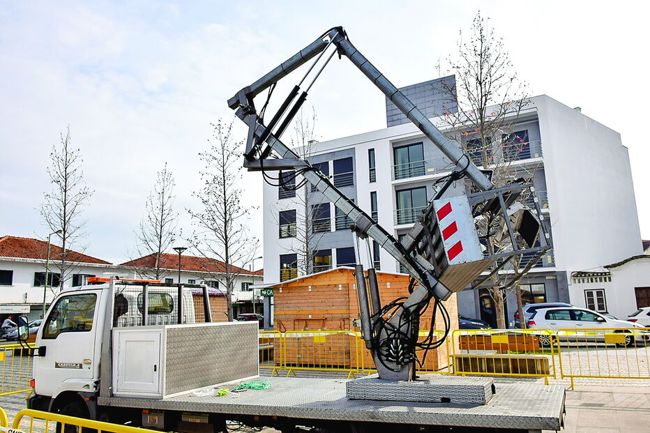 Grua tombou junto a igreja de Ponte de Sor