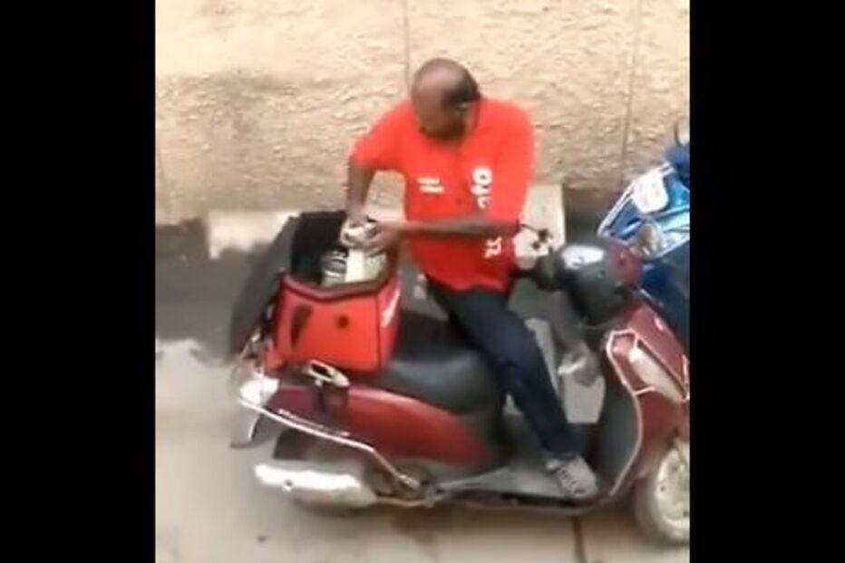 Funcionário come refeição de cliente antes de fazer a entrega