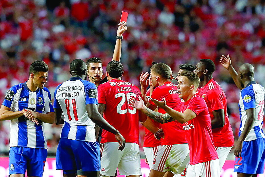 Futebol português é dos que mais gastam dinheiro com intermediários 