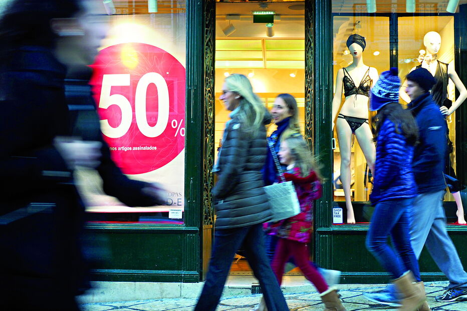 Riqueza e consumo nacionais caíram no ano passado, afastando-se da média da Europa 