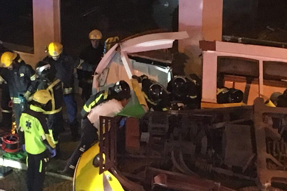 Elétrico capota na Lapa em Lisboa