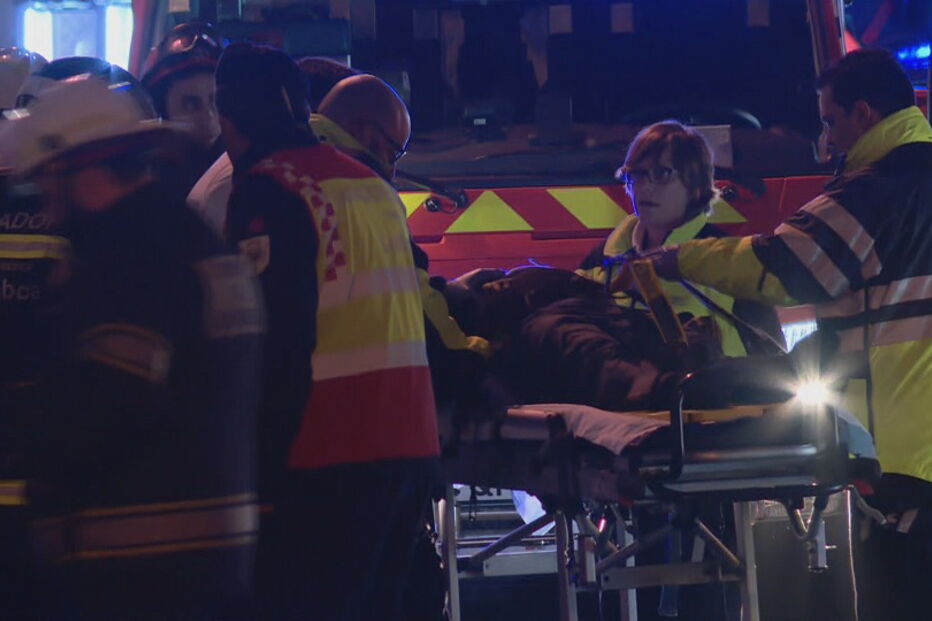 Elétrico capota na Lapa em Lisboa	