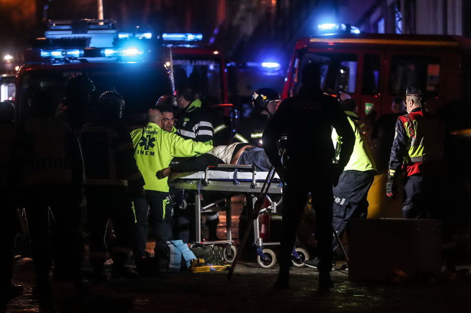 Elétrico capota em Lisboa