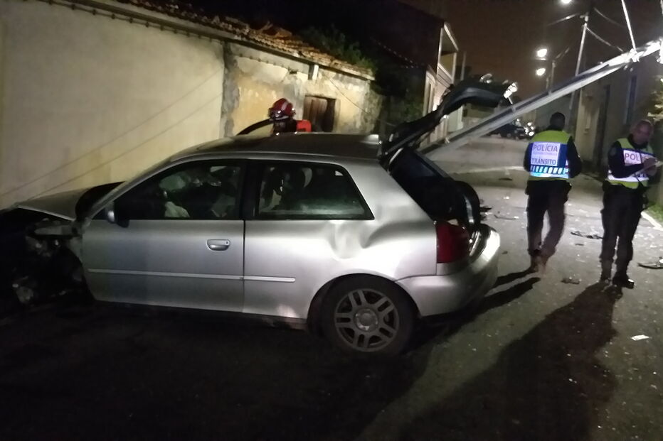 Mulher de 33 anos ferida com gravidade após despiste em Espinho