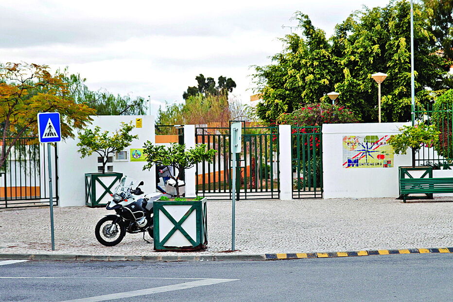 Tarado sexual foi visto por alunos a masturbar-se dentro de um carro alugado junto à EB/JI do Montenegro  