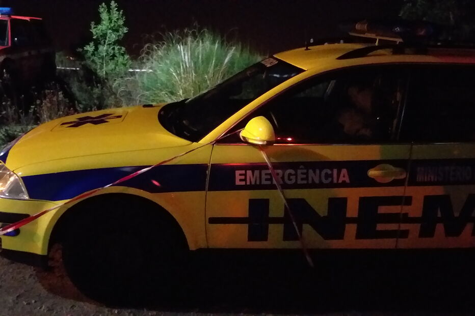 Corpo carbonizado encontrado dentro de carro em Paredes