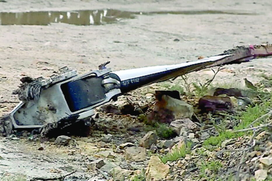 Destroços do helicóptero ficaram espalhados numa zona de plantação de eucaliptos na serra de Santa Justa