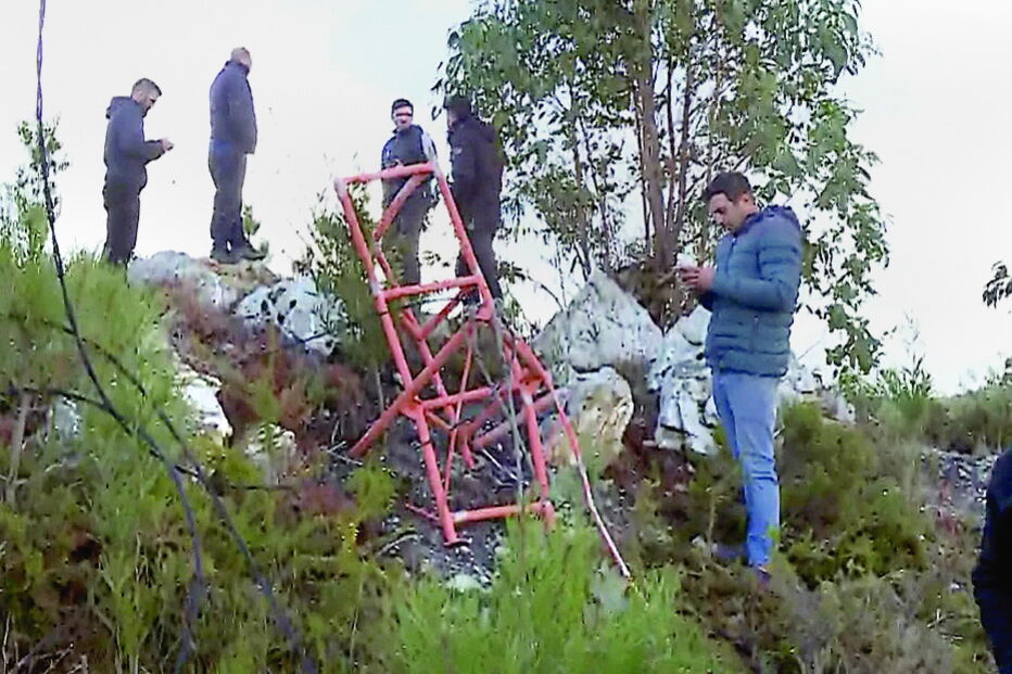 Antena de rádio junto à Igreja de Santa Justa foi atingida pelo aparelho e ficou destruída