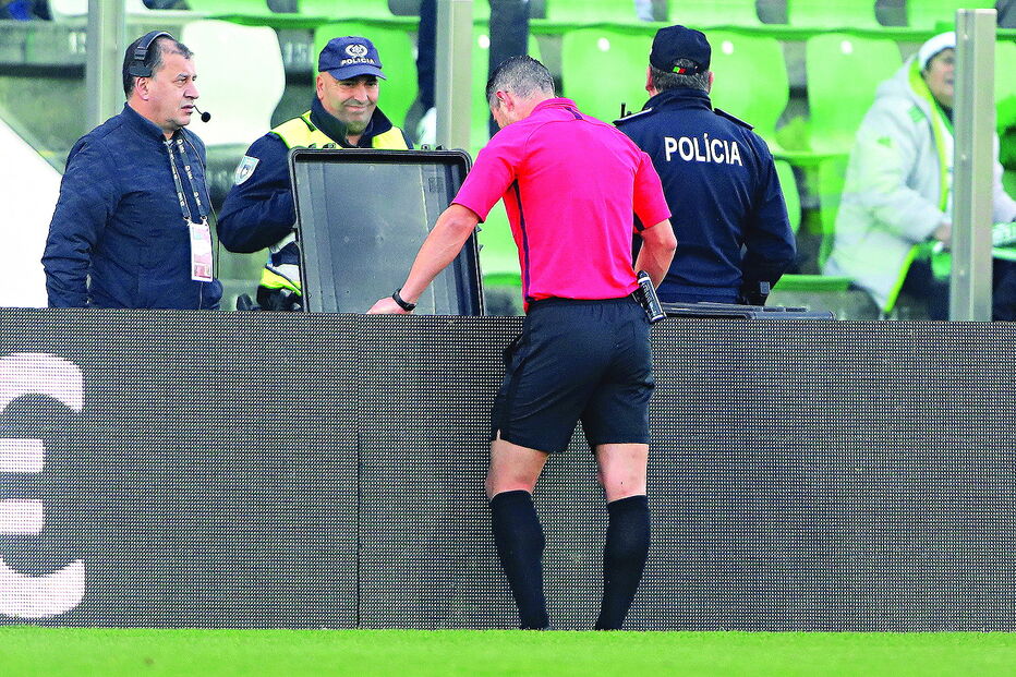Federação já admitiu vários erros do vídeo-árbitro na atual edição do campeonato 