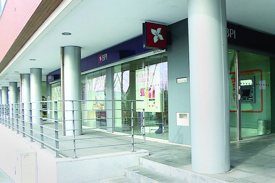 Solitário atacou no BPI de Riba de Ave, garantindo ter explosivos 