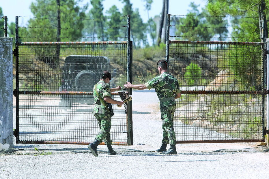 Unidade de Contraterrorismo da Polícia Judiciária fez oito detenções, de civis, desmantelando o grupo que assaltou Tancos em junho de 2017  