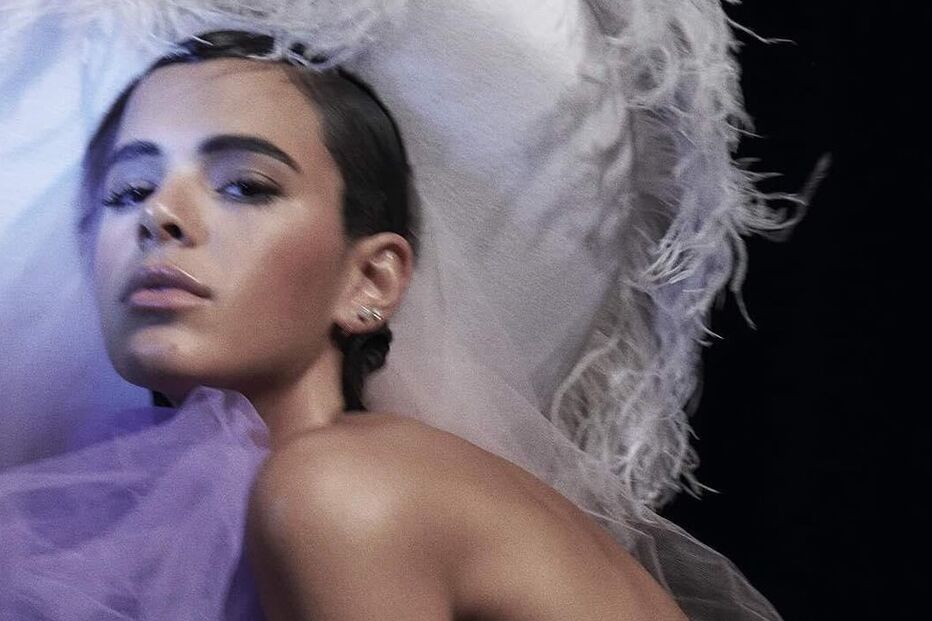Bruna Marquezine revela silhueta de sonho durante produção intimista para publicação portuguesa de moda    