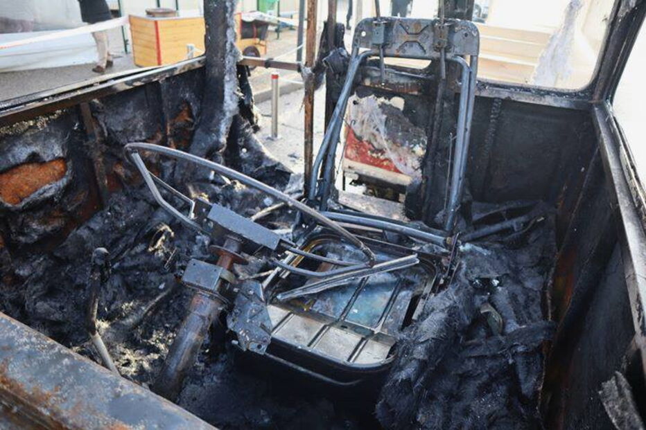 Comboio de Natal de Rio Maior vandalizado e incendiado 