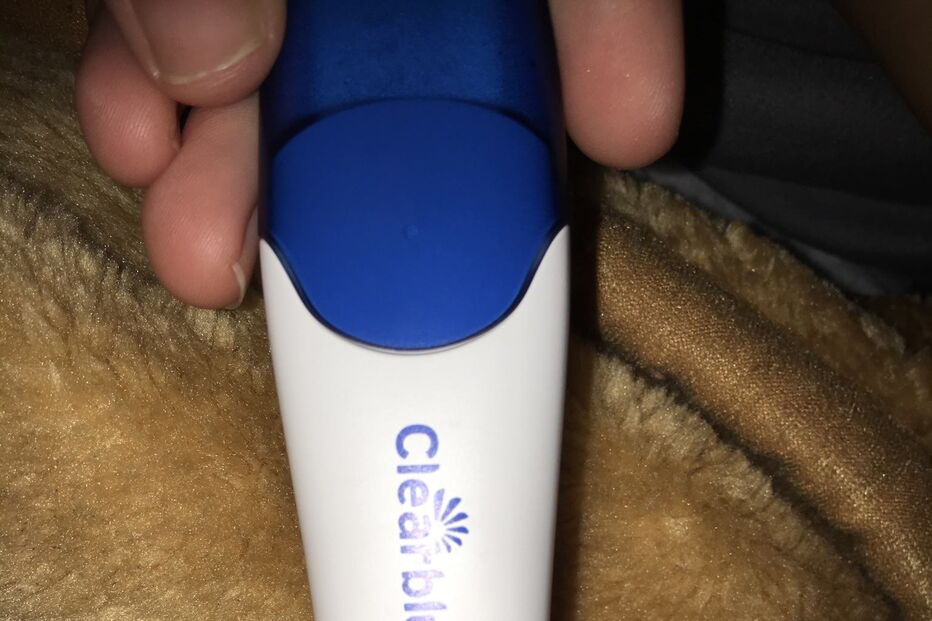 Kyle Gordy partilha fotografias dos testes de gravidez no Facebook