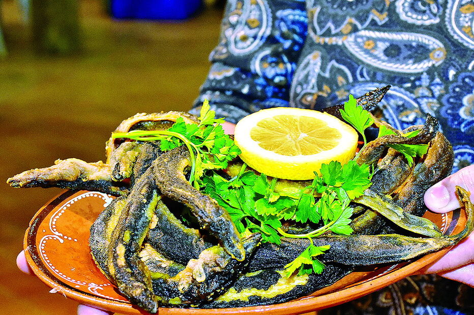 Uma gastronomia rica e variada. Na foto, um prato de enguias