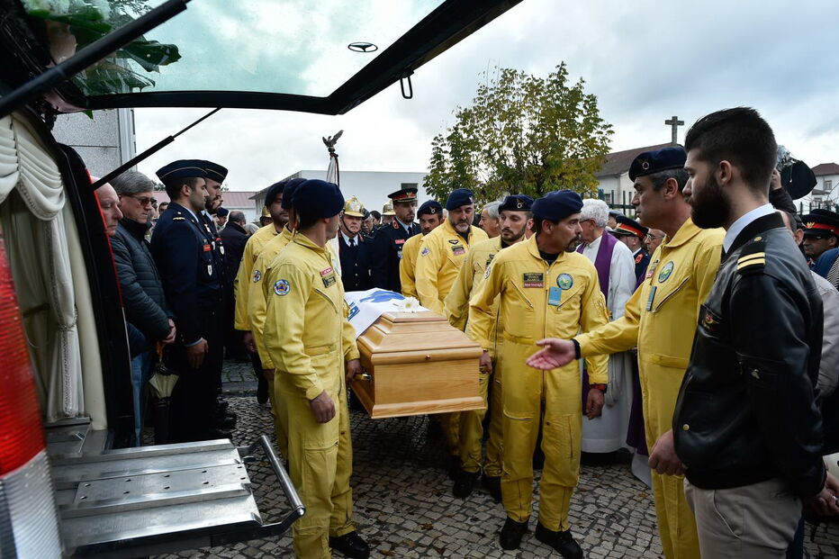 O último adeus ao piloto que morreu na queda do héli do INEM