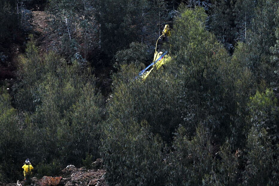 Destroços do helicóptero do INEM