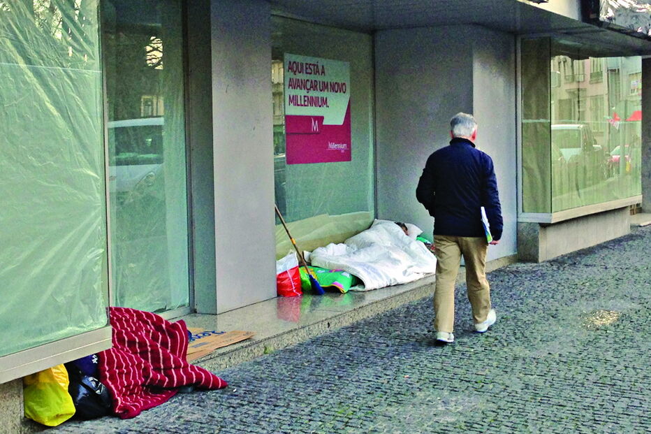 Plano prevê oferta de guarida noturna a sem-abrigo durante as vagas de frio com temperaturas inferiores a três graus  