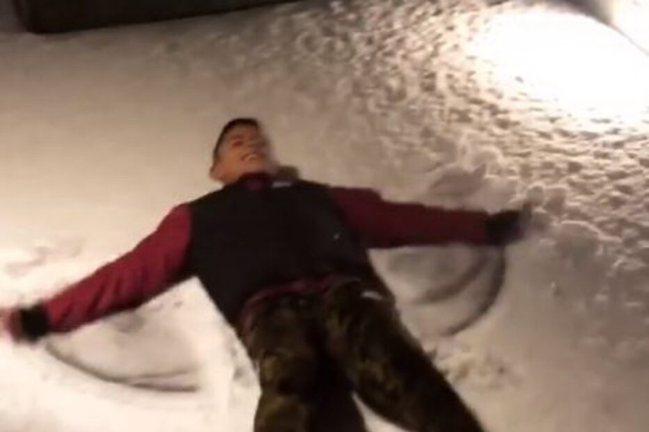 Cristianinho a brincar na neve