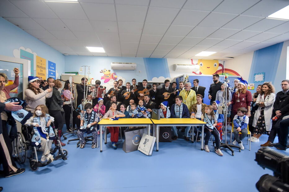 Sérgio Conceição e jogadores do FC Porto visitaram a ala pediátrica do Hospital de São João
