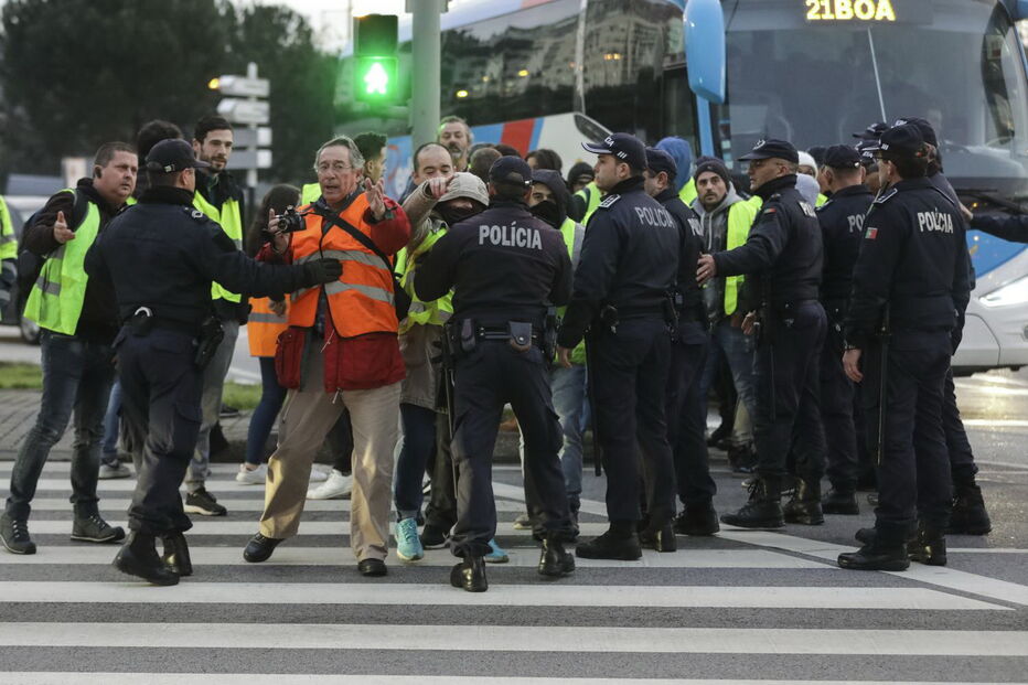 'Coletes amarelos' manifestam-se em Coimbra