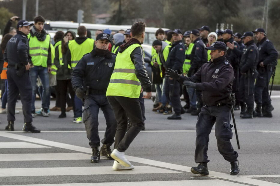 'Coletes amarelos' manifestam-se em Coimbra