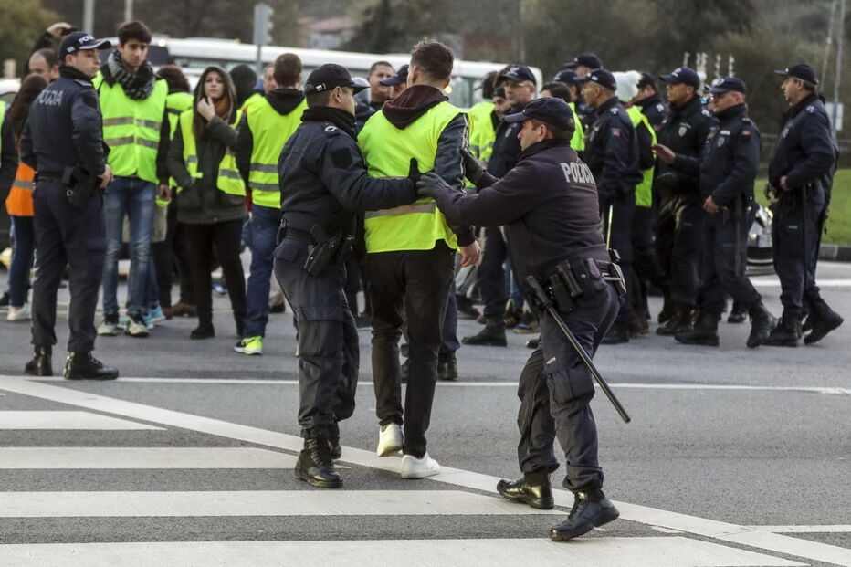 'Coletes amarelos' manifestam-se em Coimbra