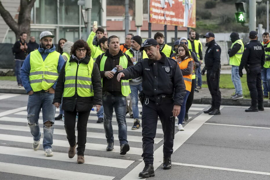 'Coletes amarelos' manifestam-se em Coimbra