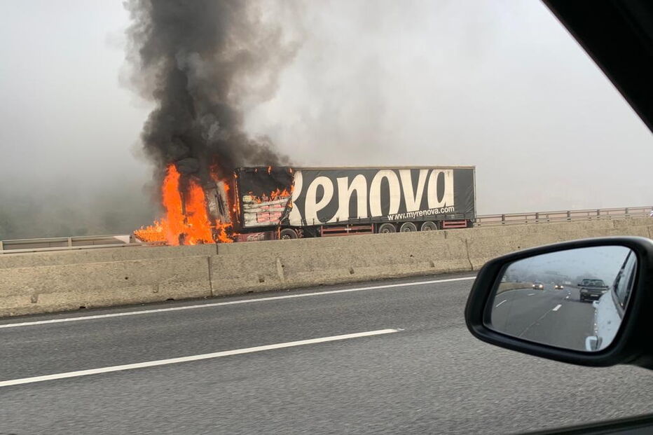 Camião a arder CREL