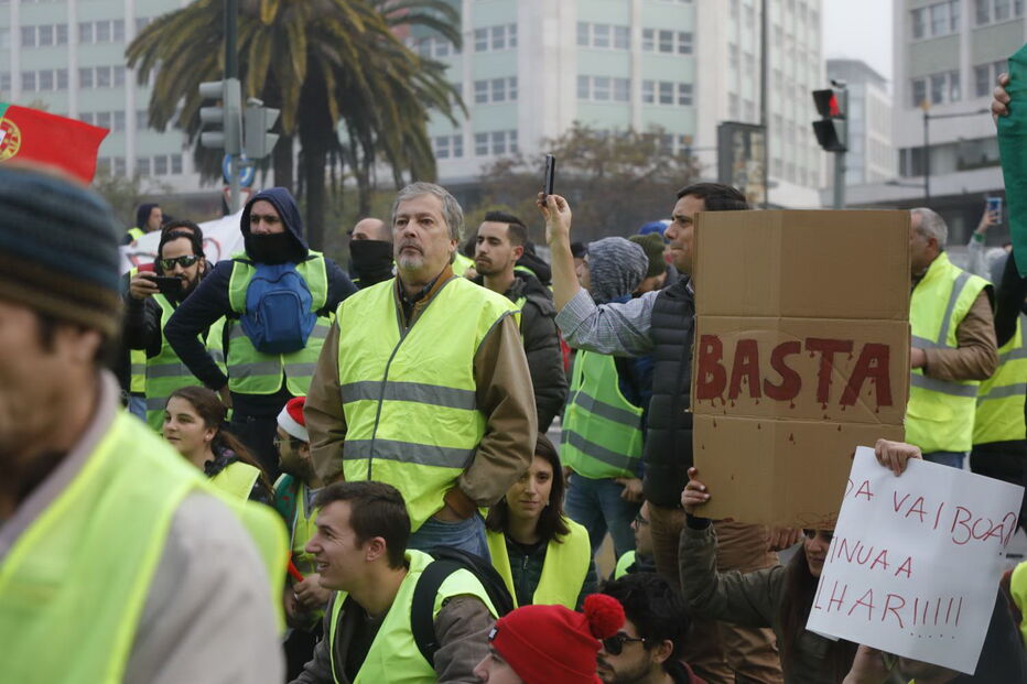 'Coletes amarelos' manifestam-se no Marquês de Pombal, em Lisboa