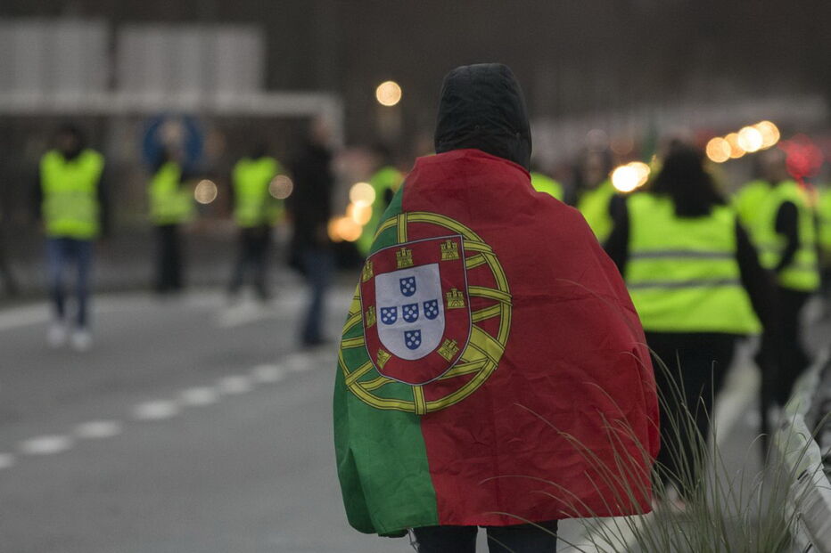Manifestante no Porto