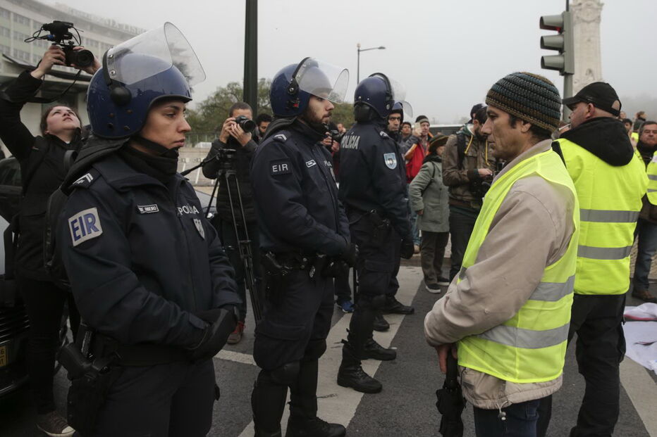 'Coletes amarelos' protestam em Lisboa