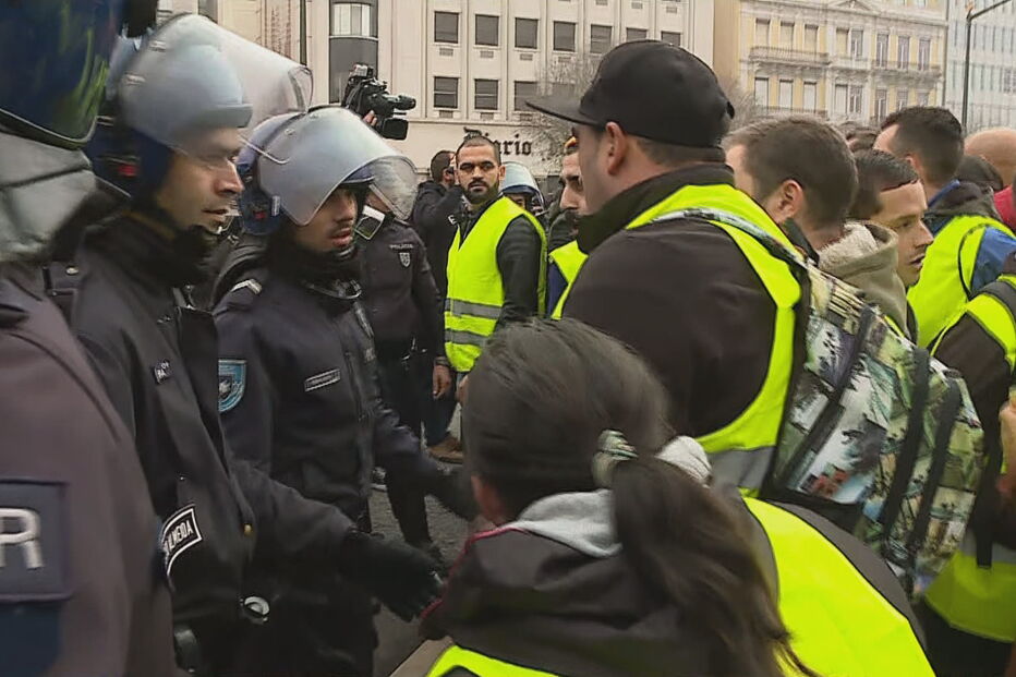 Confrontos entre polícia e 'coletes amarelos' no Marquês de Pombal em Lisboa