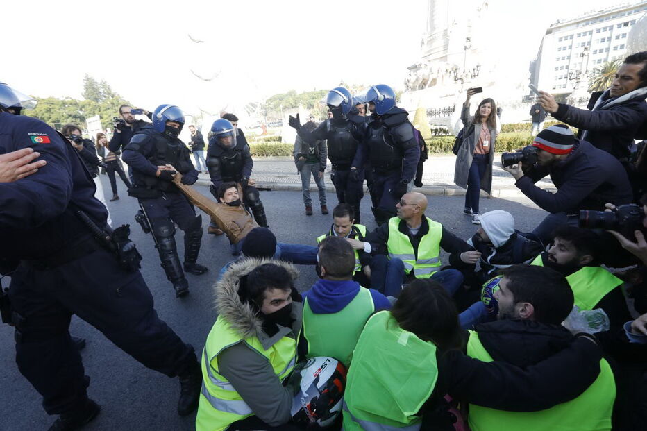 'Coletes amarelos' no Marquês de Pombal em Lisboa