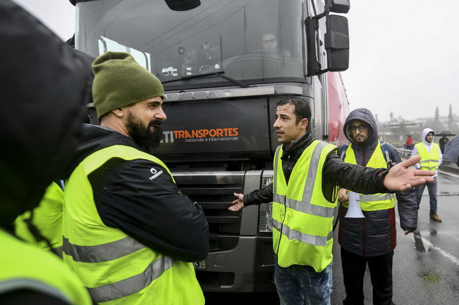 'Coletes amarelos' em protesto em Braga