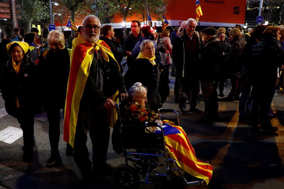 Manifestantes pró independência voltaram a sair à rua em Barcelona